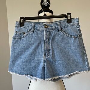 Bugle Boy denim jean shorts light wash fray hem size 6 summer festival concert